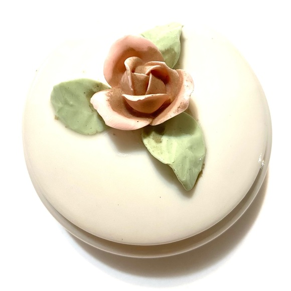 Vintage Jewelry Box - Picture 2 of 4